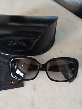 Fendi Black Gradient Oversized Women's Sunglasses